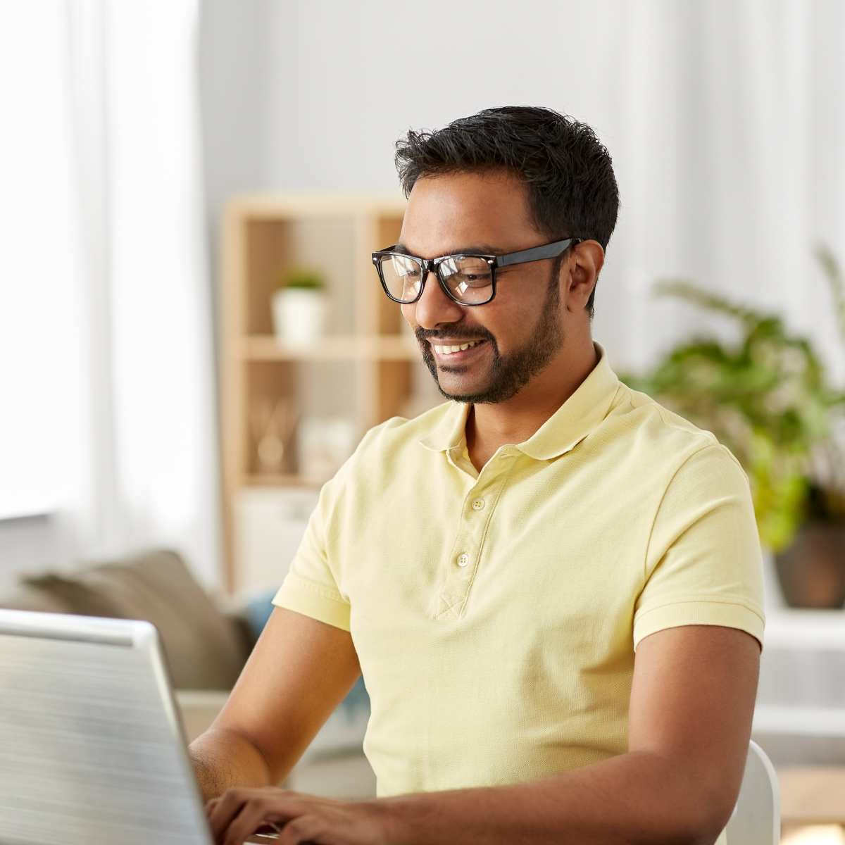 MAn using laptop on Sage Intacct supprt page